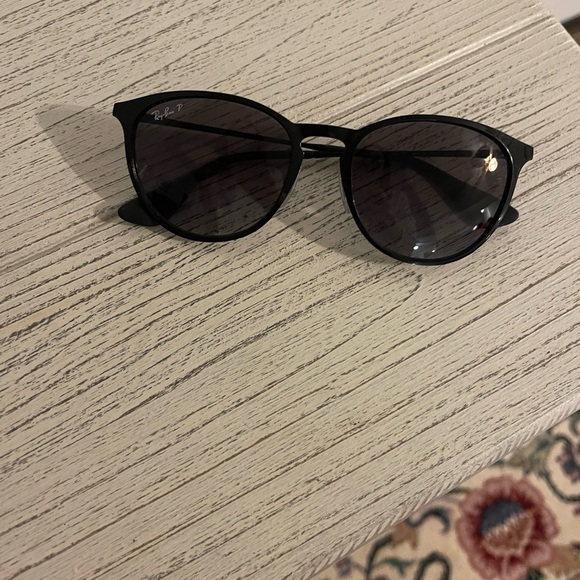 Ray-Ban Black Erika Sunglasses polarized - Picture 1 of 6